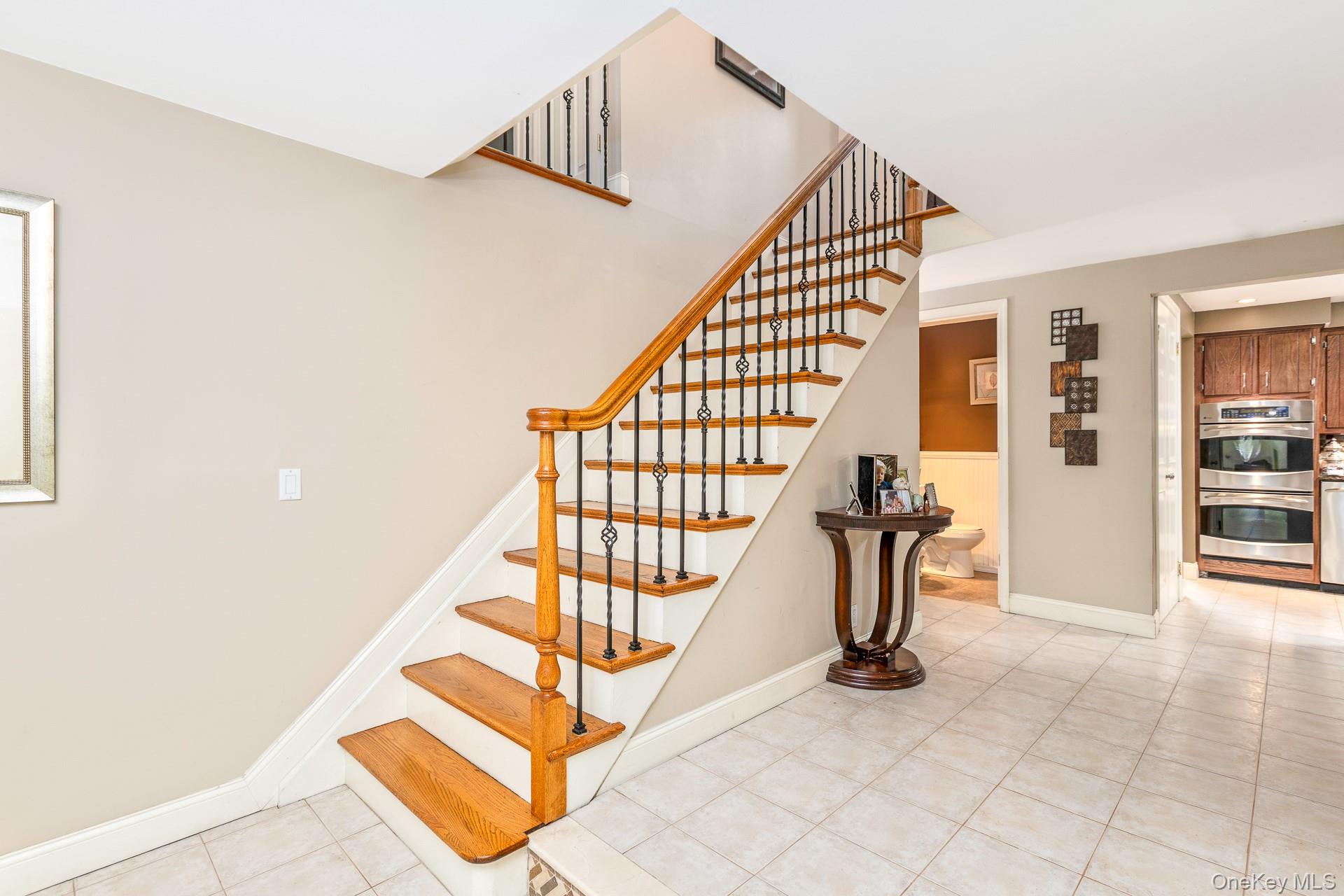 19 Knoll Lane Property Photo 6