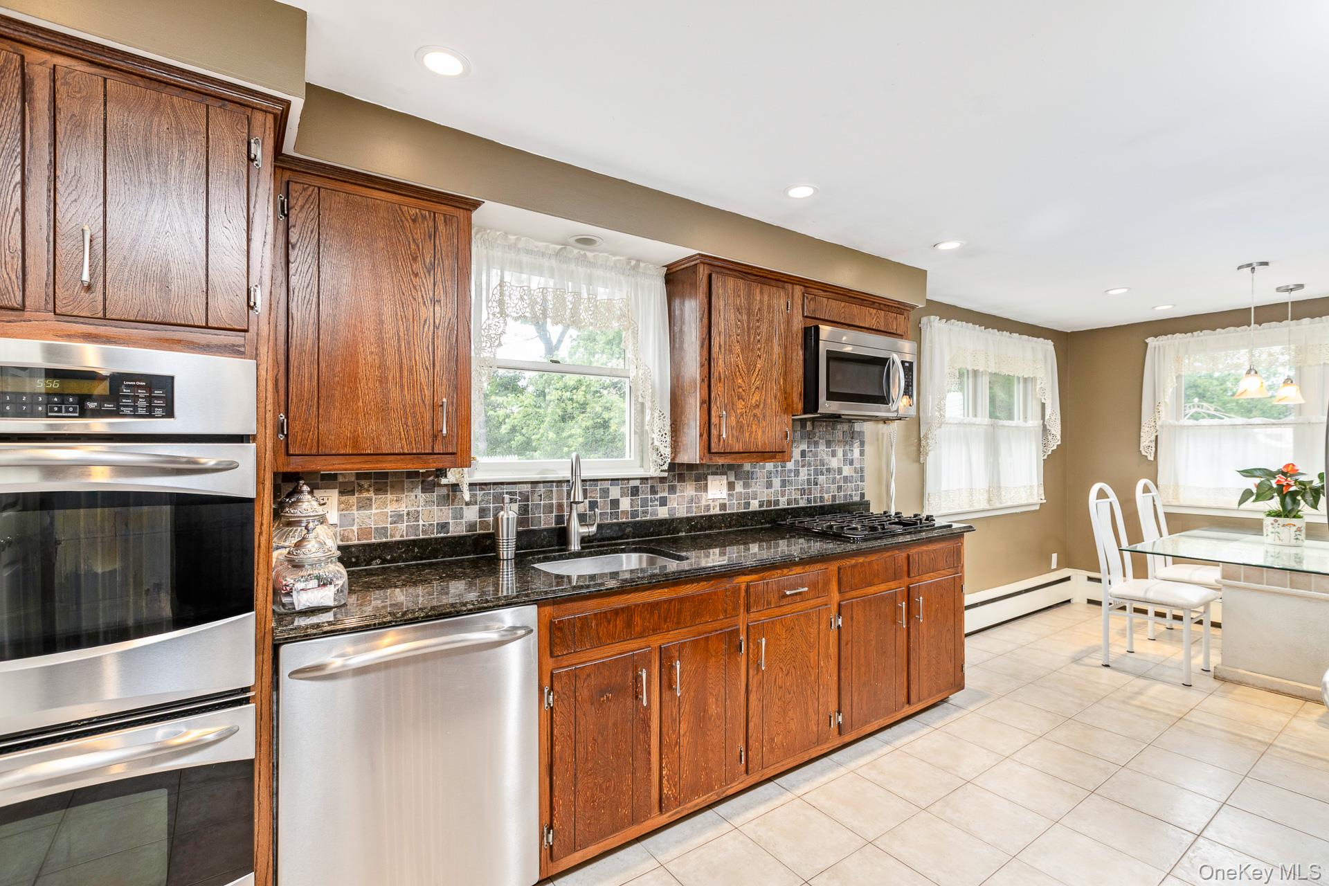 19 Knoll Lane Property Photo 10