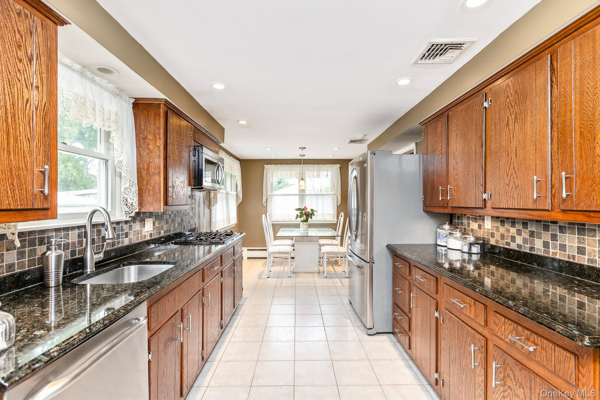 19 Knoll Lane Property Photo 11