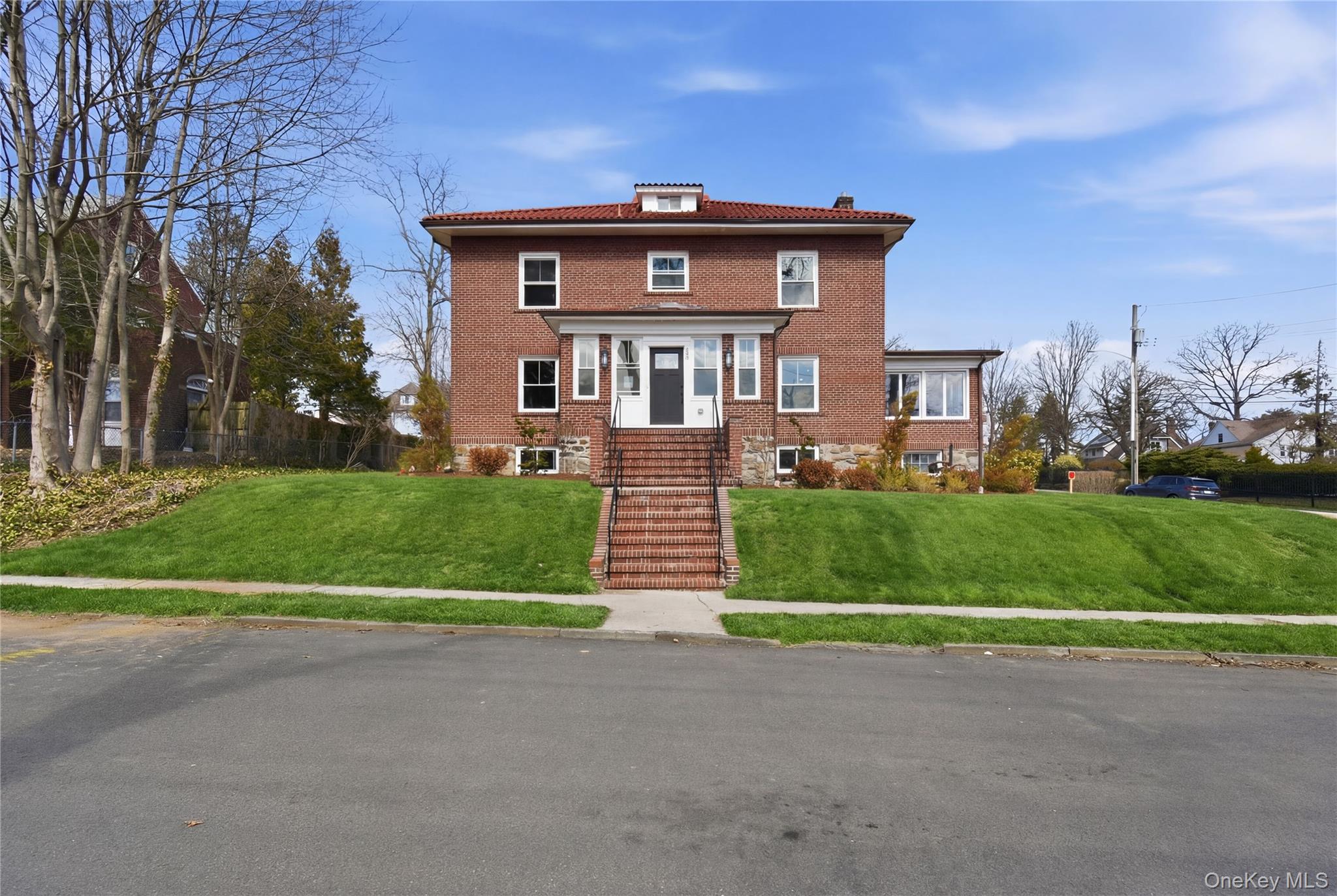 55 Stuyvesant Plaza Property Photo 4