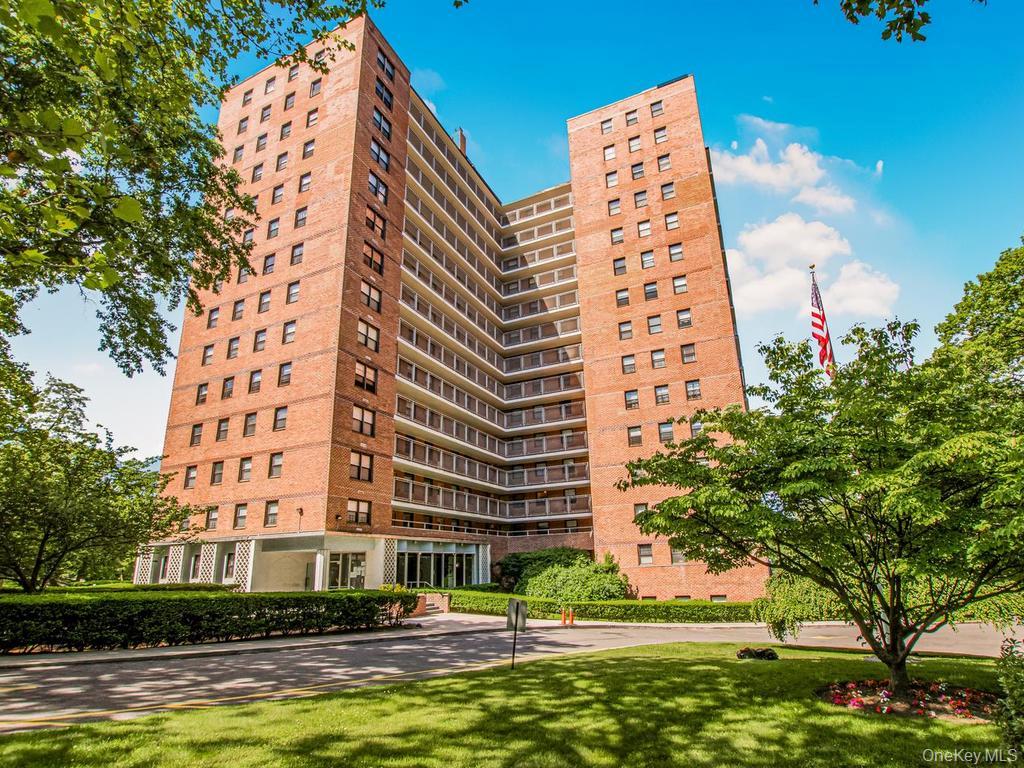 4705 Henry Hudson Parkway 3B Property Photo 1
