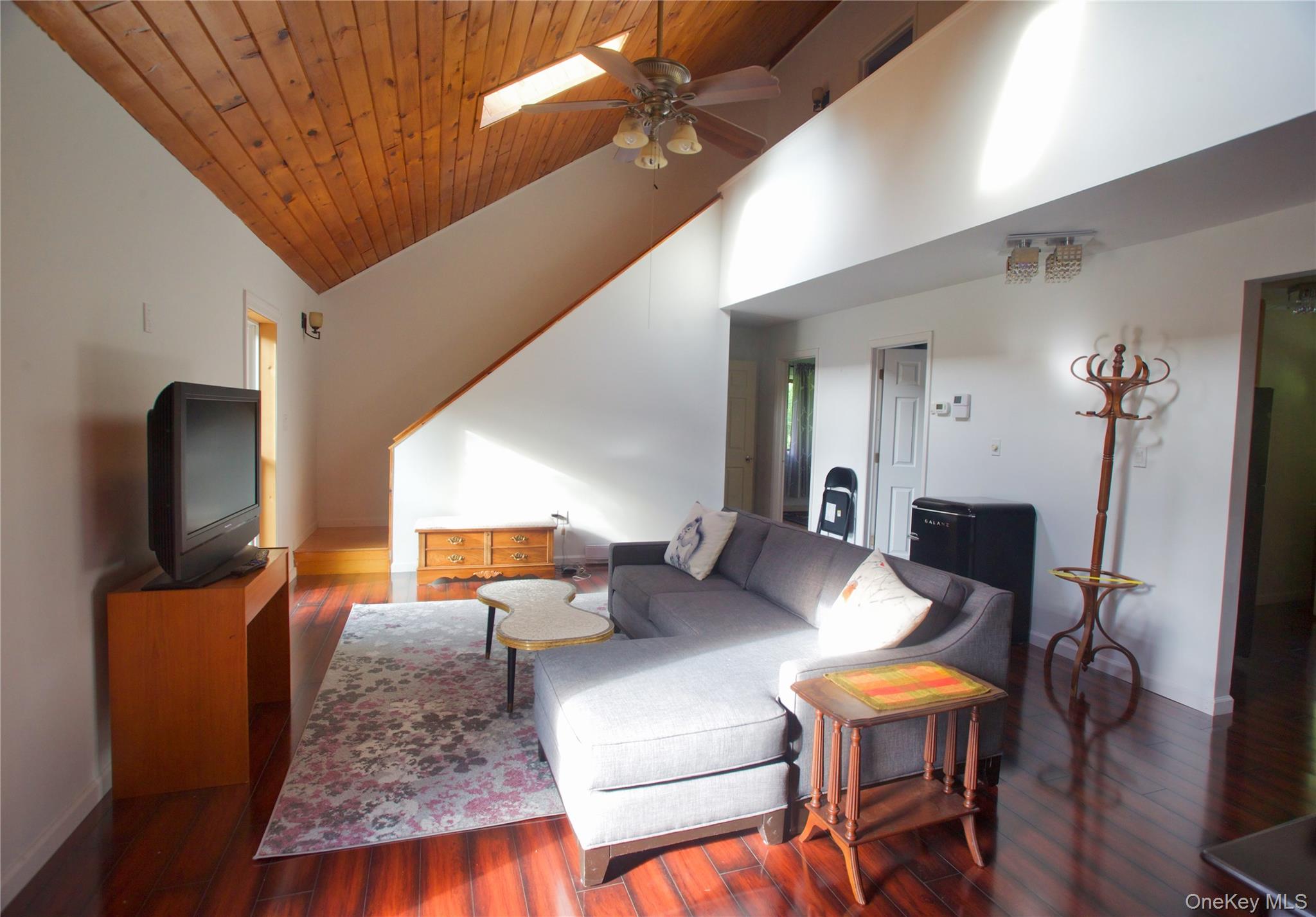 587 Dutch Hill Road Property Photo 6