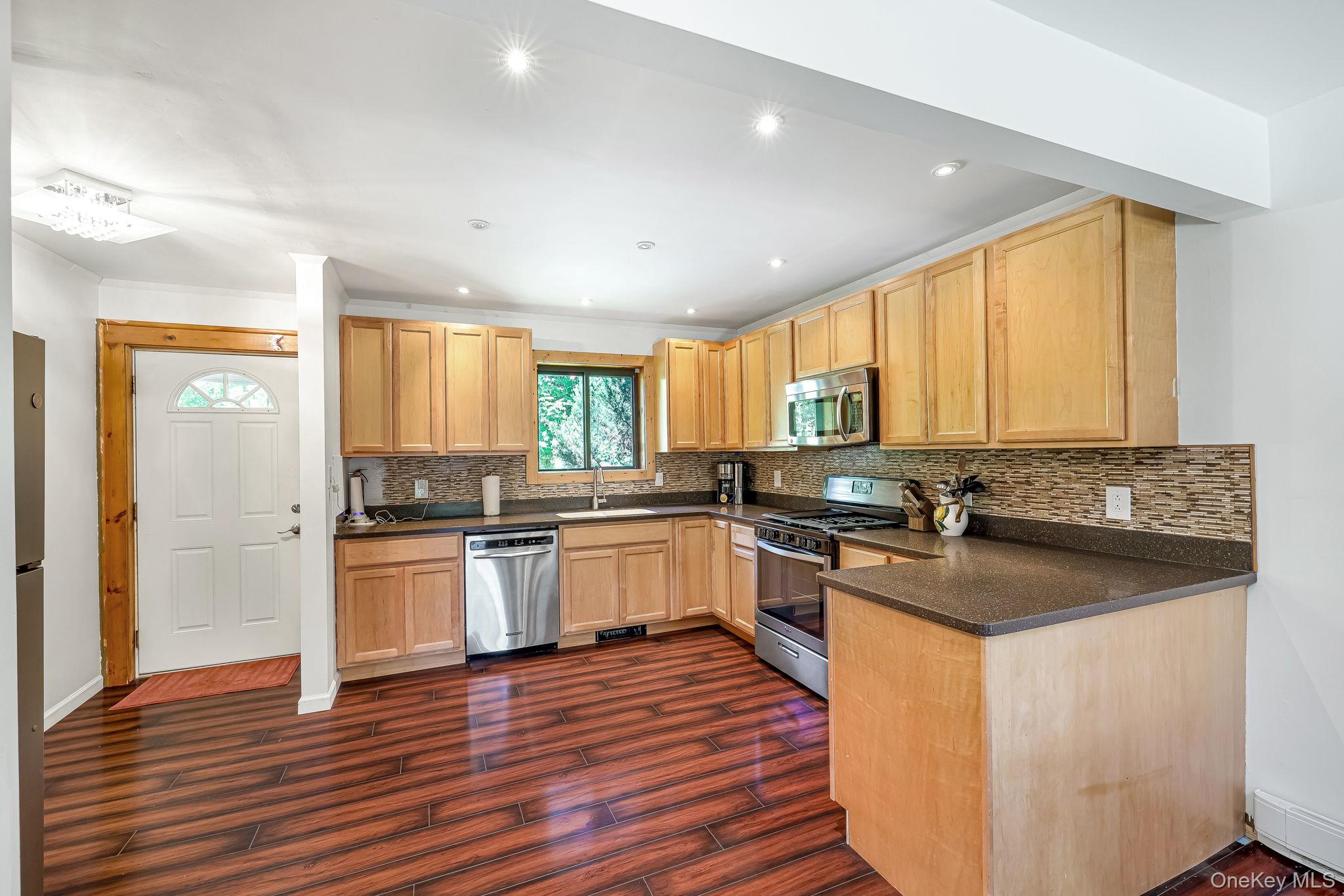 587 Dutch Hill Road Property Photo 7