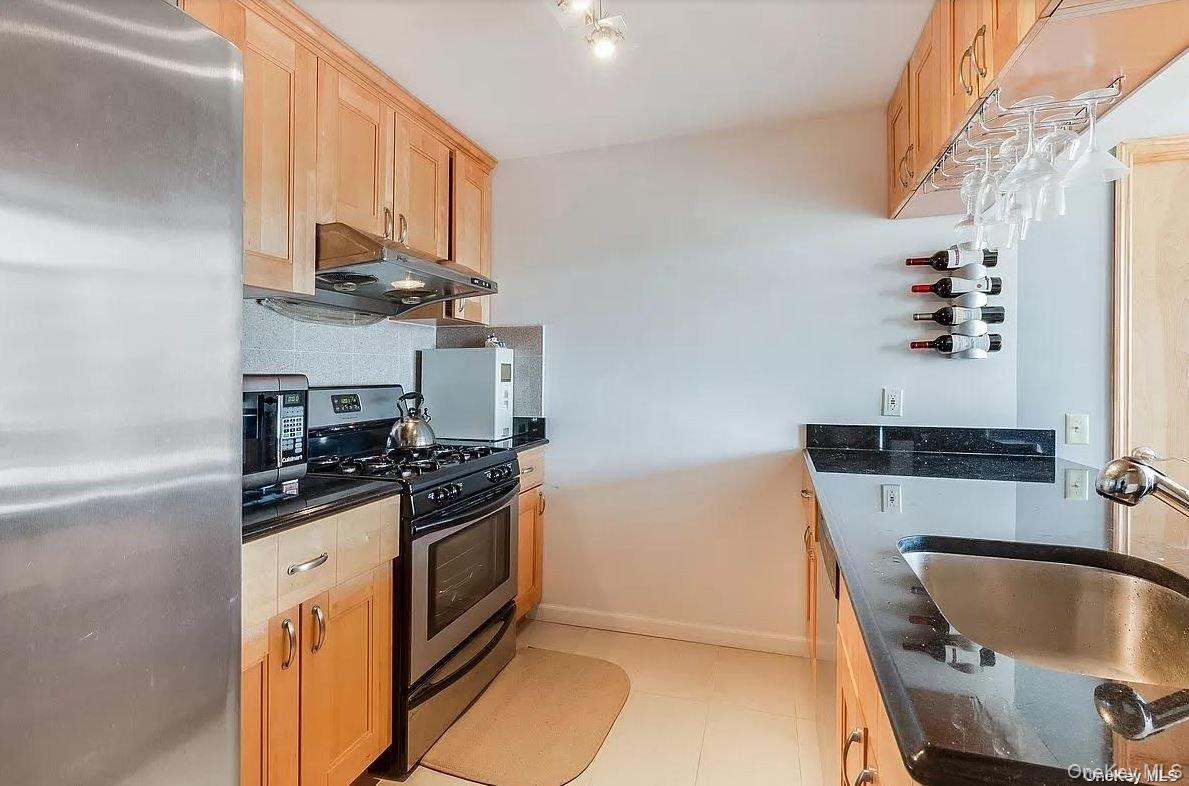 63-14 Queens Boulevard 8h Property Photo 4