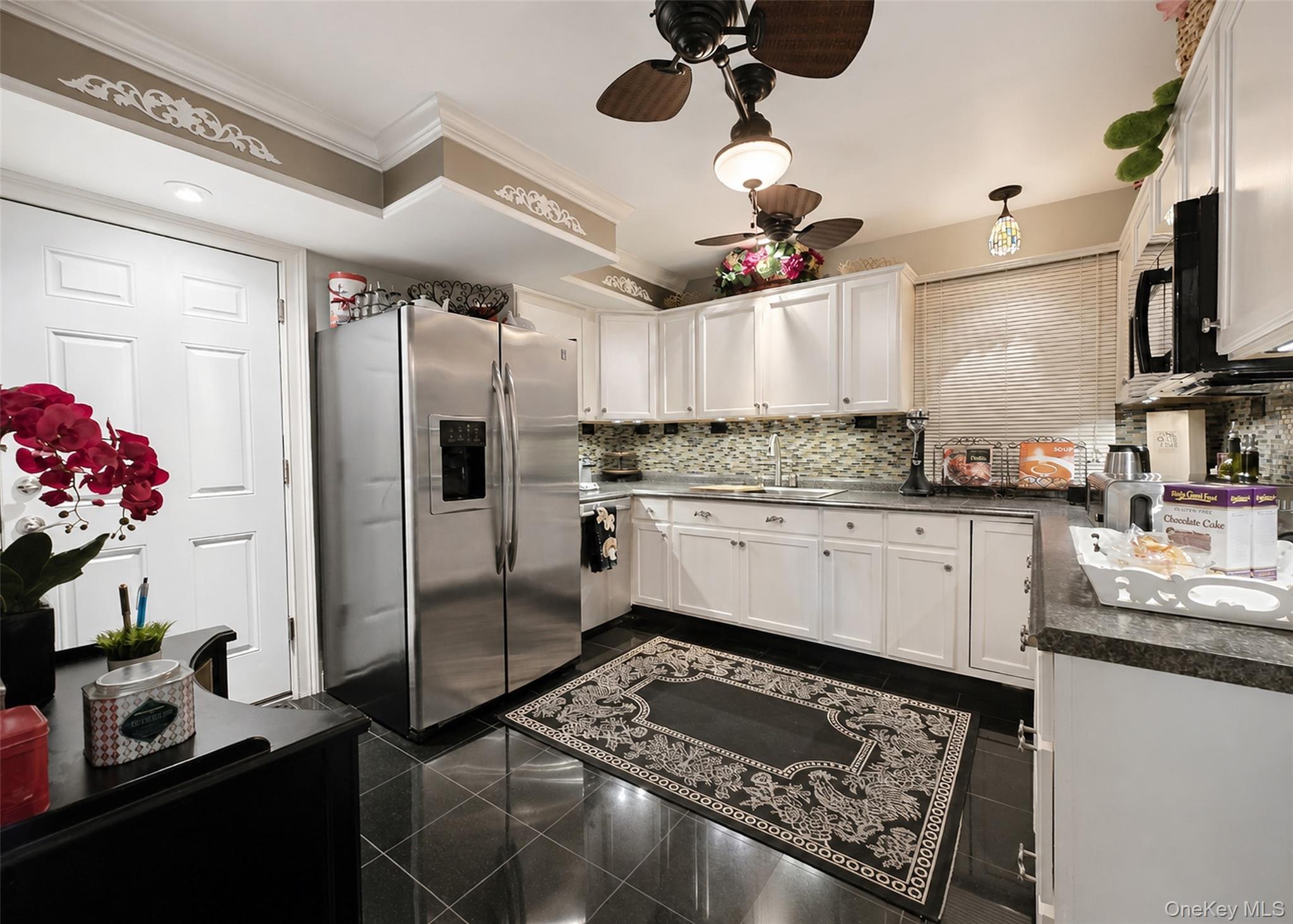 6 Naybor Avenue Property Photo 9
