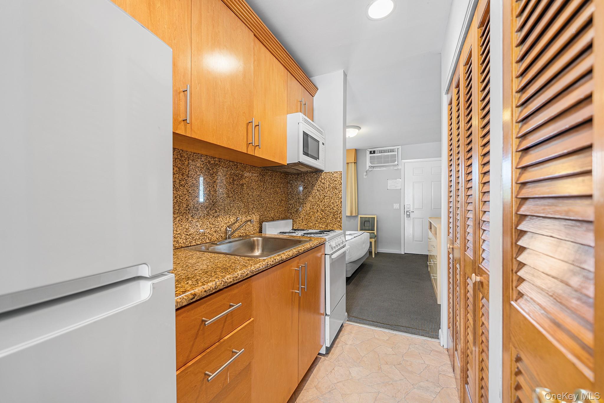 131 S Emerson Avenue 235 Property Photo 4