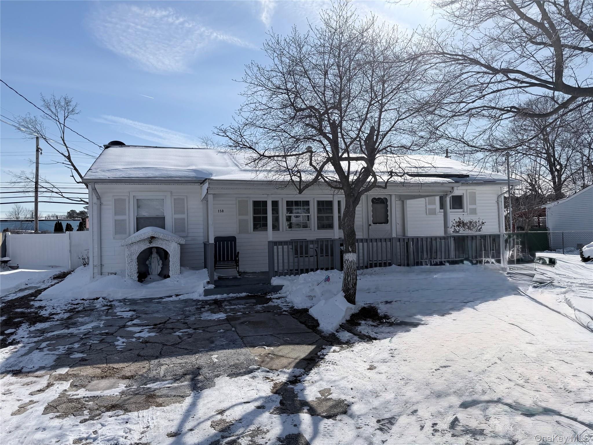 150 Suffolk Avenue Property Photo 1