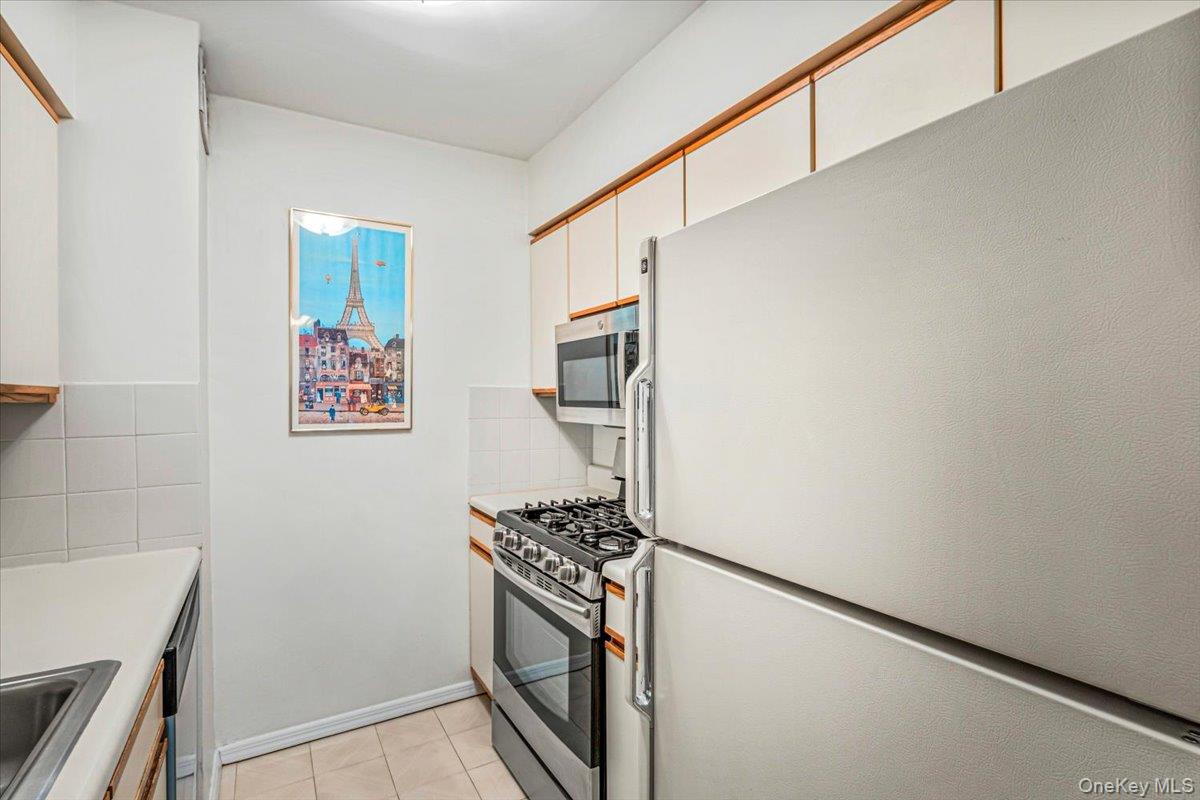 220-55 46th Avenue 12e Property Photo 8