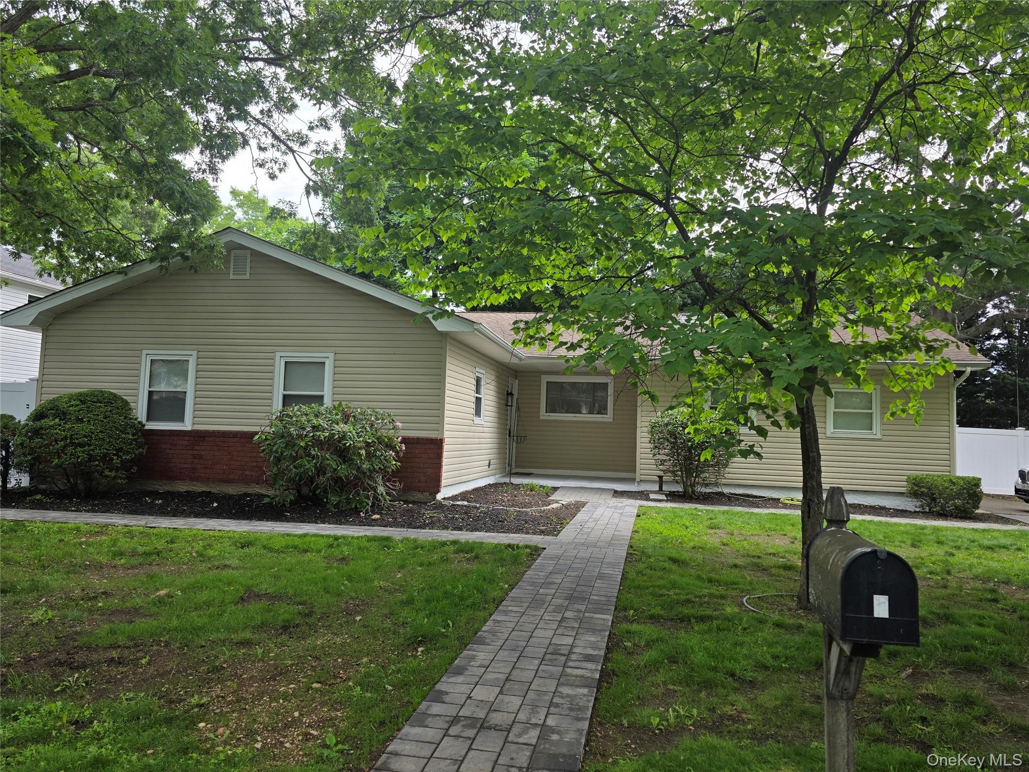 7 Roosevelt Avenue Property Photo 1