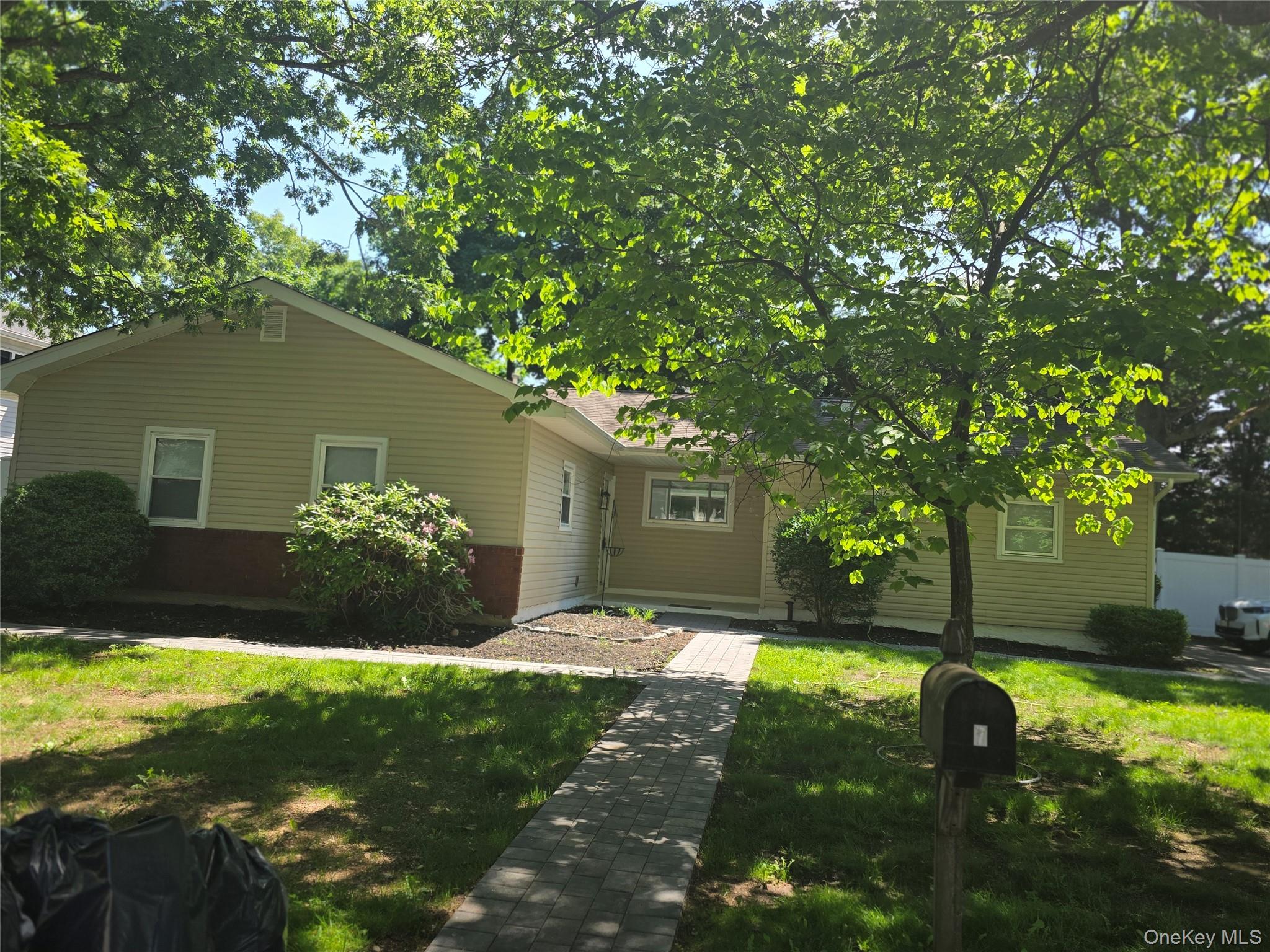 7 Roosevelt Avenue Property Photo 2