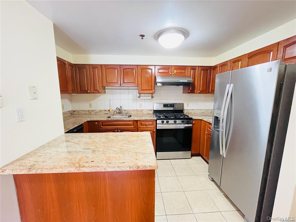 6434 Grand Central Parkway 2b Property Photo 2