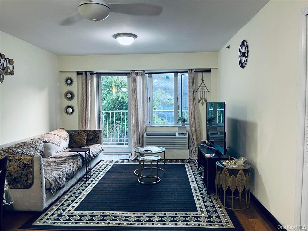 6434 Grand Central Parkway 2b Property Photo 4
