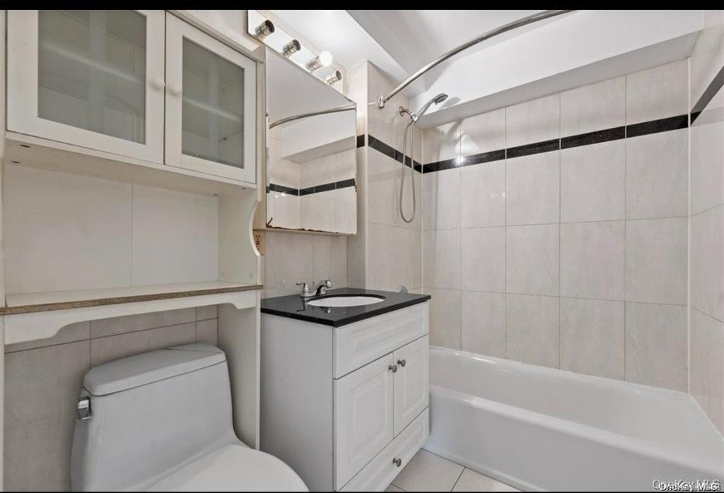 6434 Grand Central Parkway 2b Property Photo 9