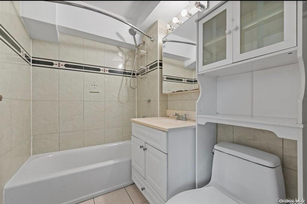 6434 Grand Central Parkway 2b Property Photo 10