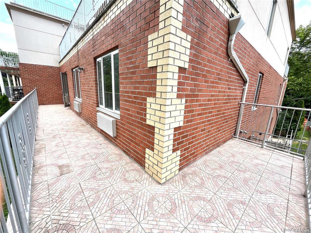6434 Grand Central Parkway 2b Property Photo 14