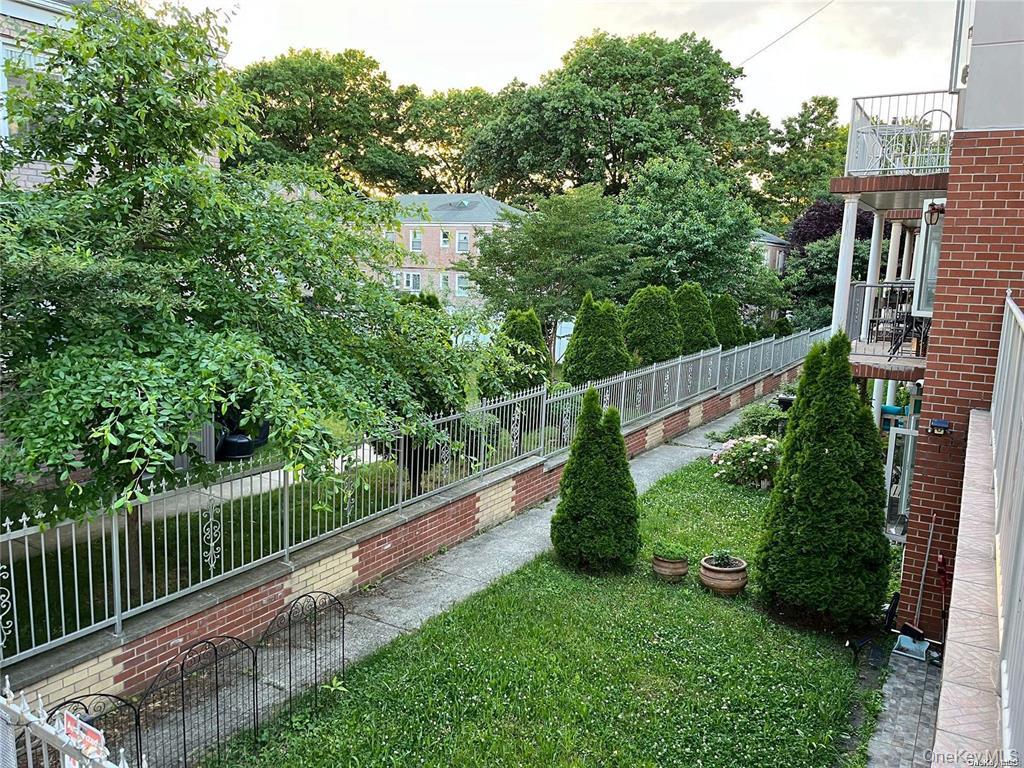 6434 Grand Central Parkway 2b Property Photo 16