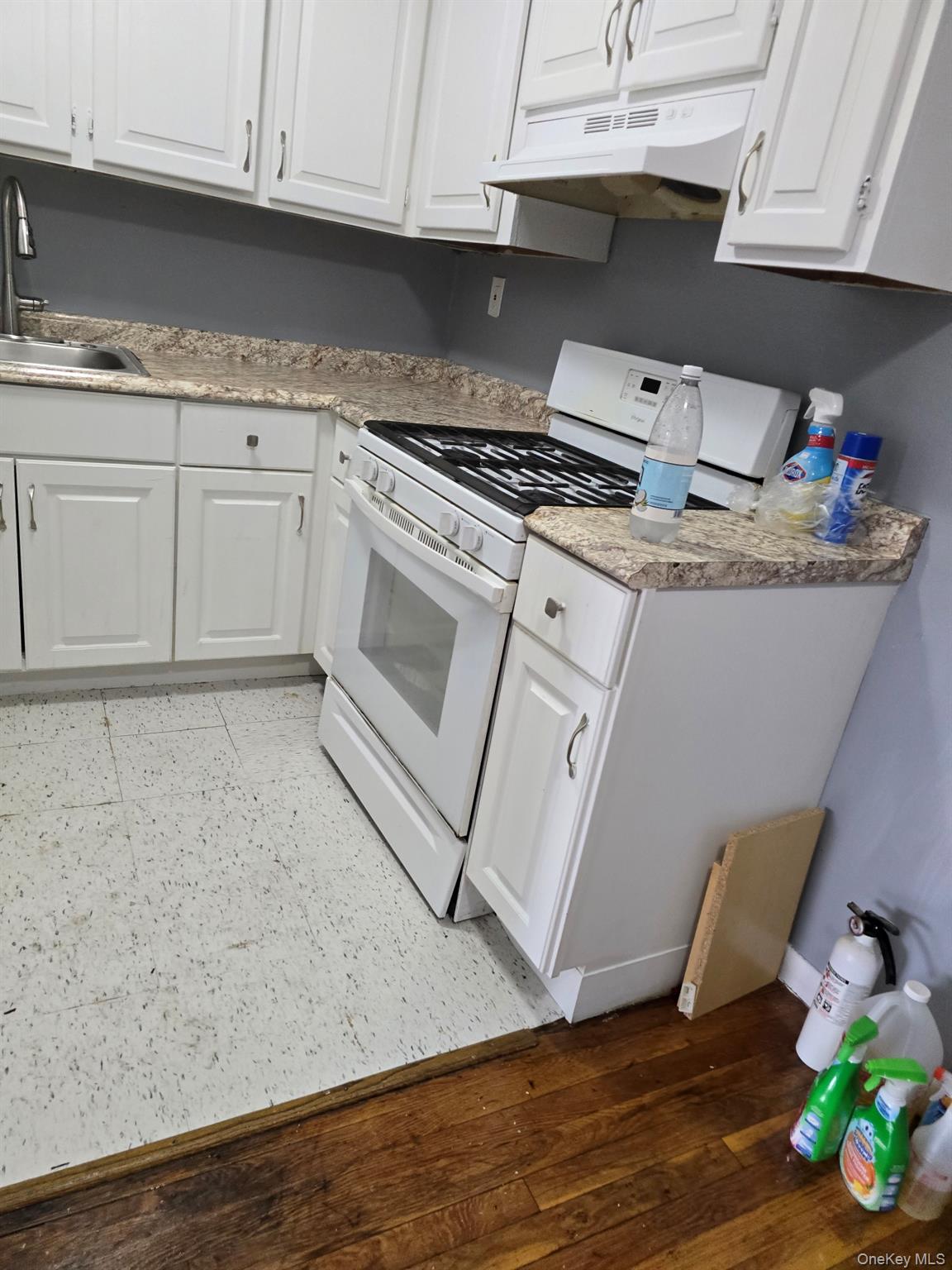 3238 Ely Ave Property Photo 1