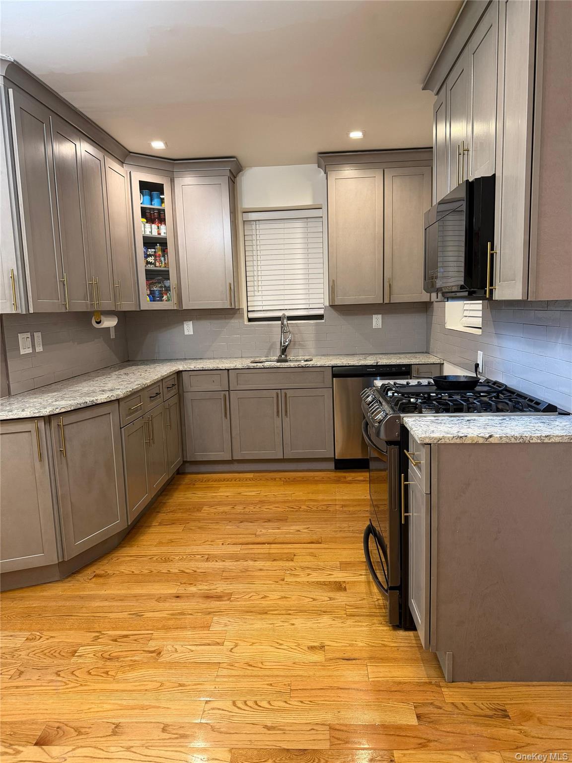 20507 Murdock Avenue Property Photo 3