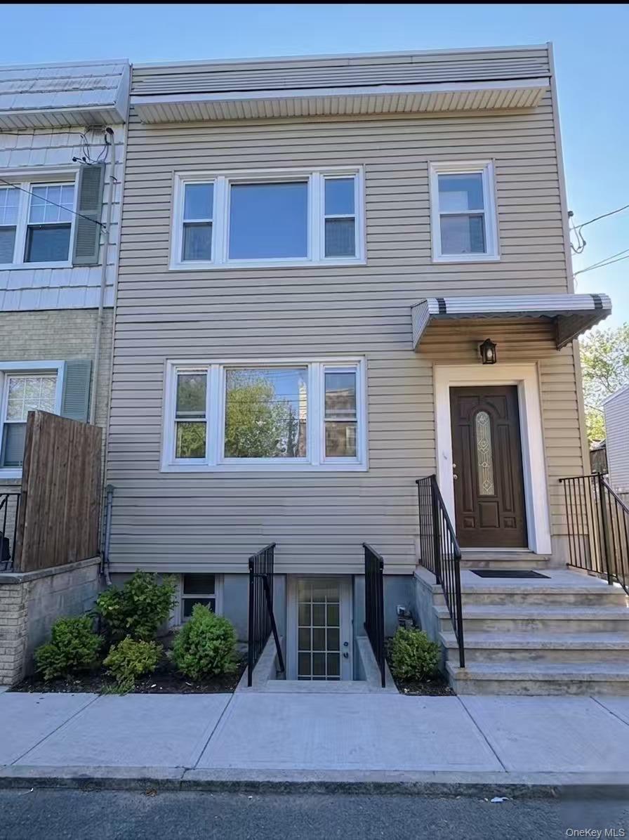 5752 75th Street Property Photo 1