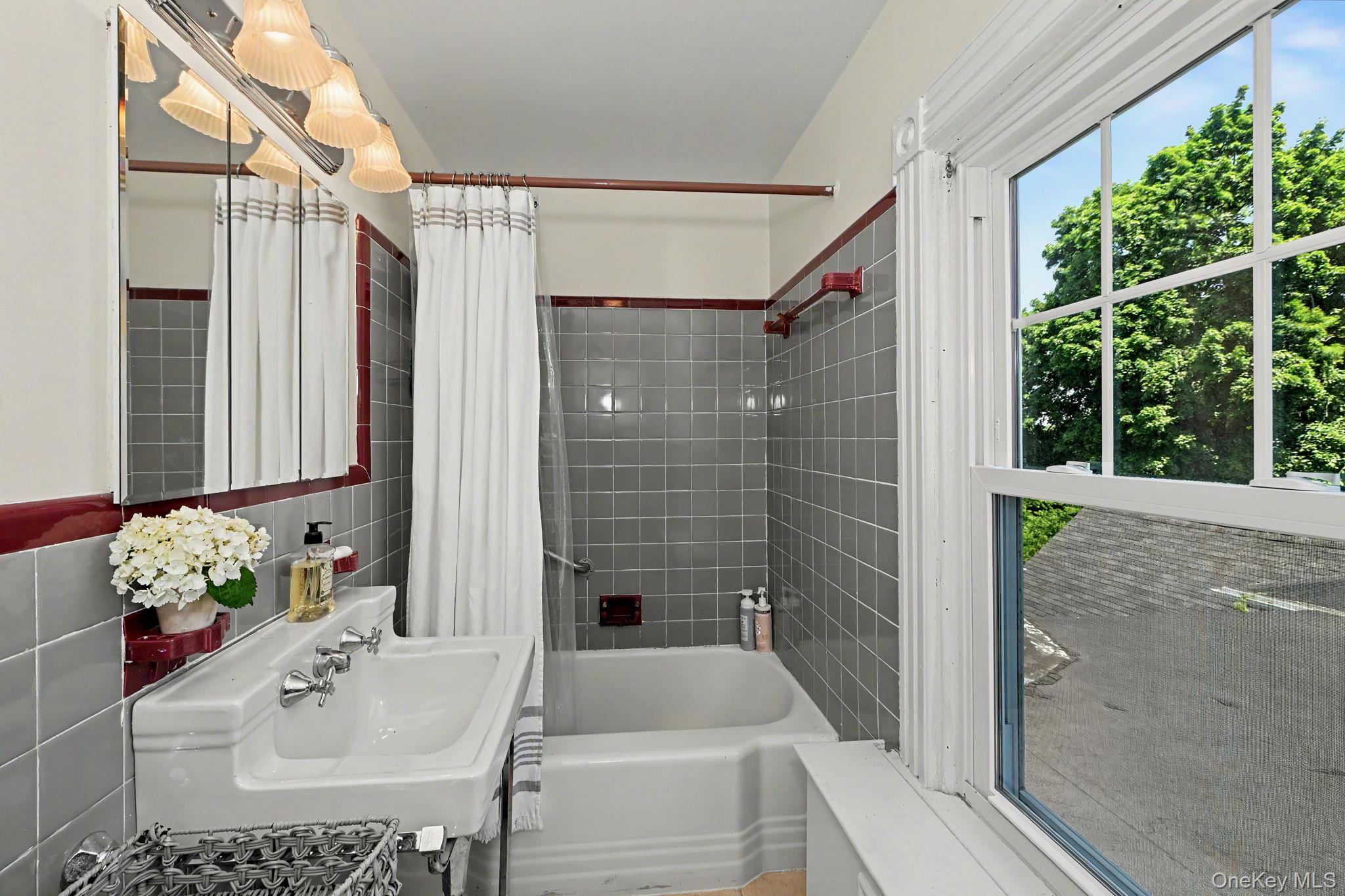 80 Leonard Street Property Photo 24