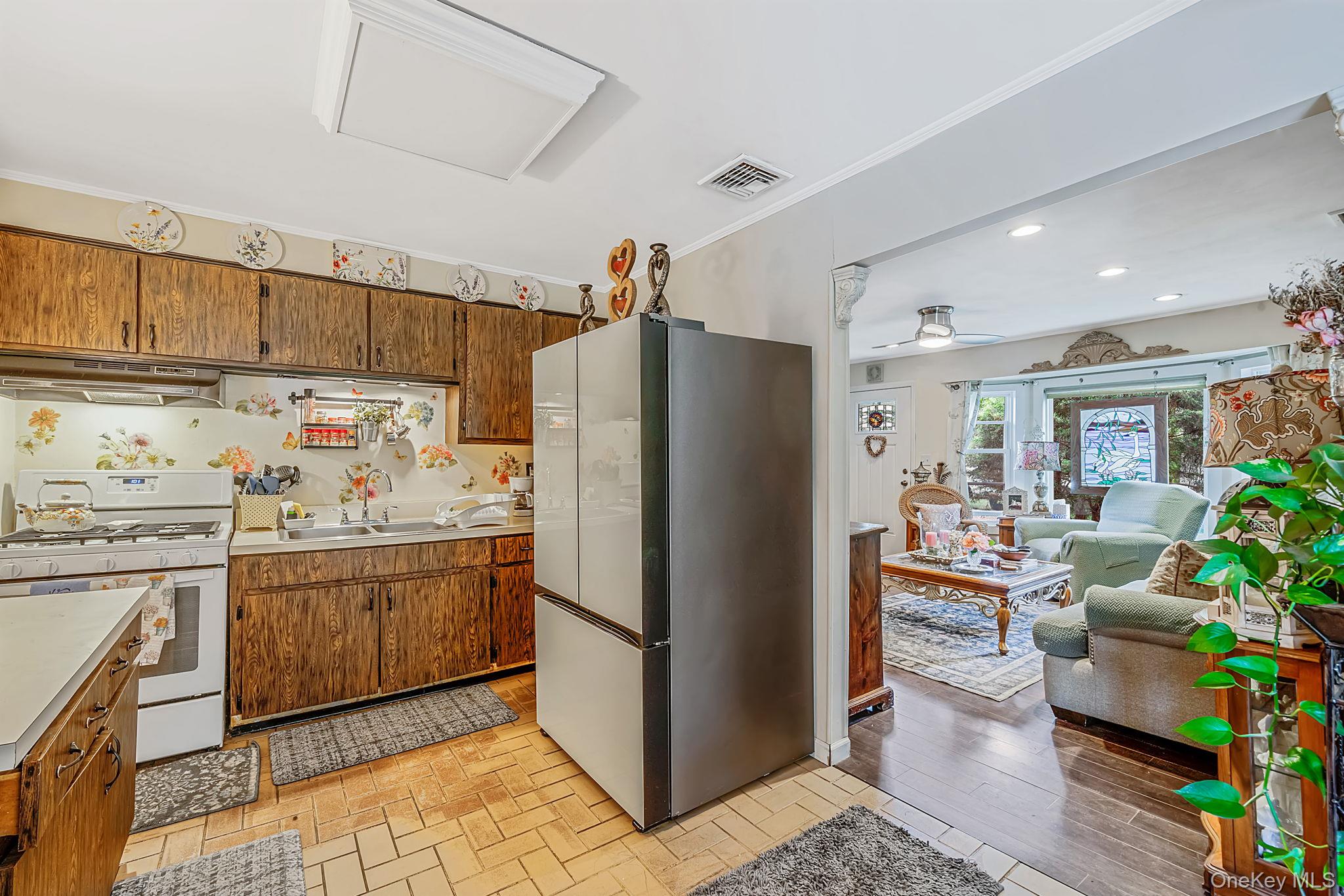 58 Royal Avenue Property Photo 8