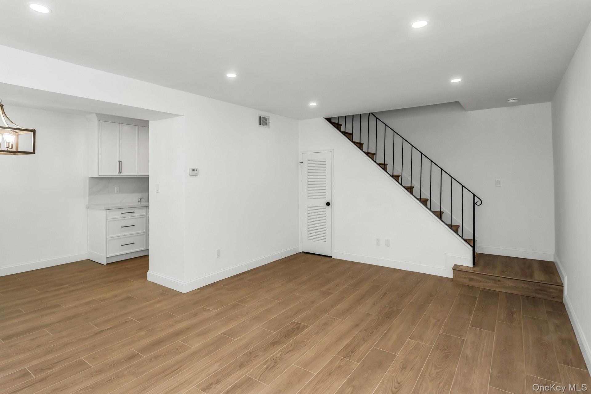 206 Storm Drive Property Photo 6