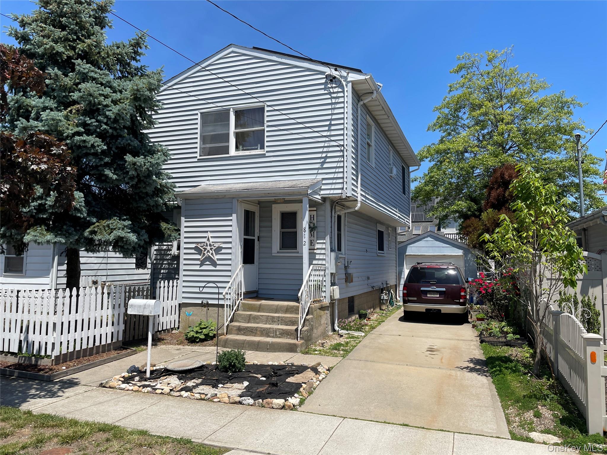 812 S 6th Street Property Photo 1