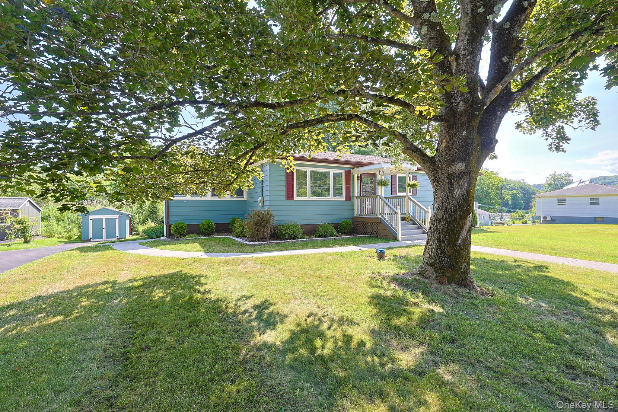 552 Lake View Terrace Property Photo 3
