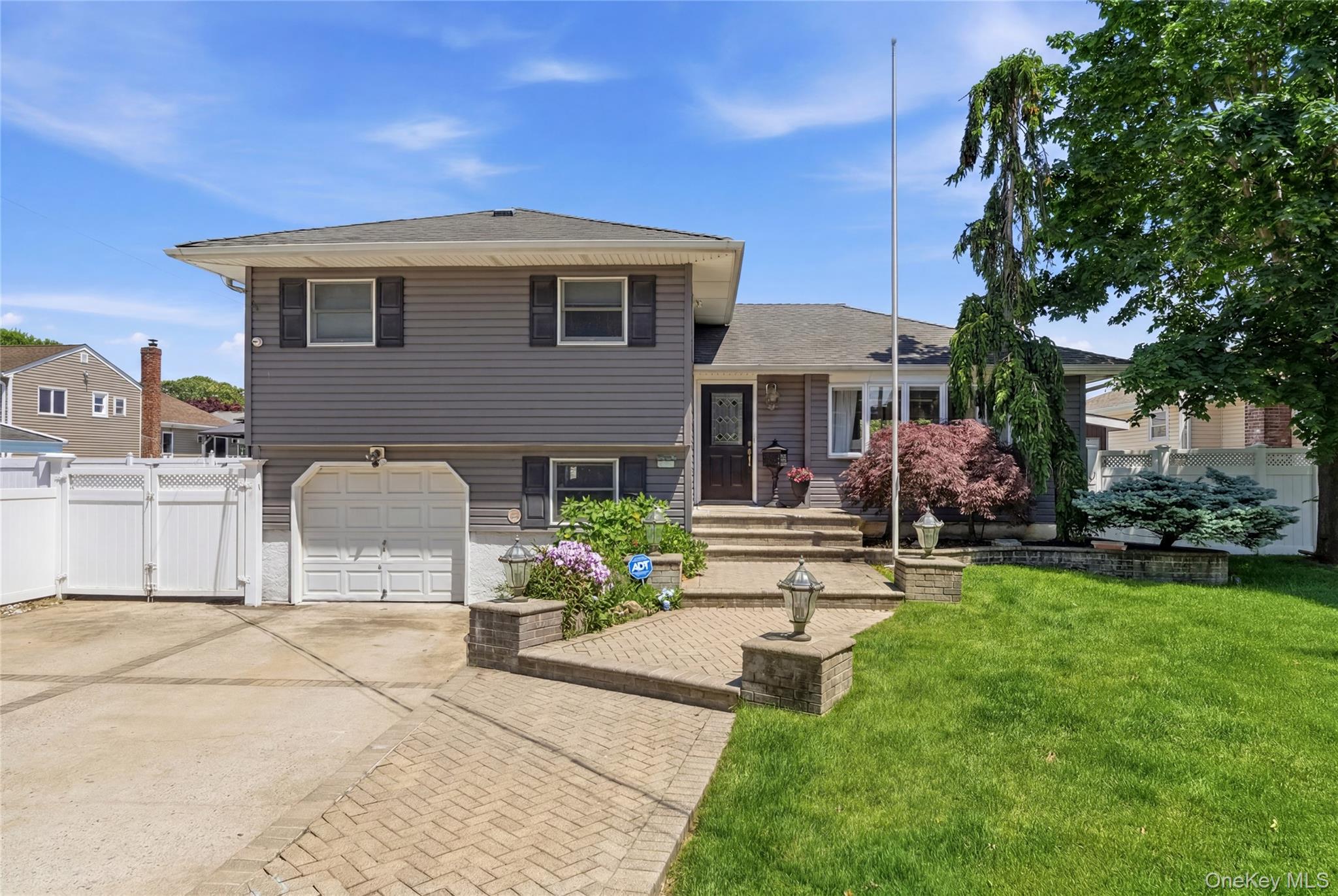 453 2nd Avenue Property Photo 1