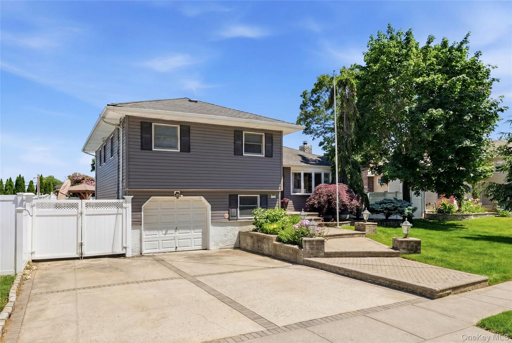 453 2nd Avenue Property Photo 2