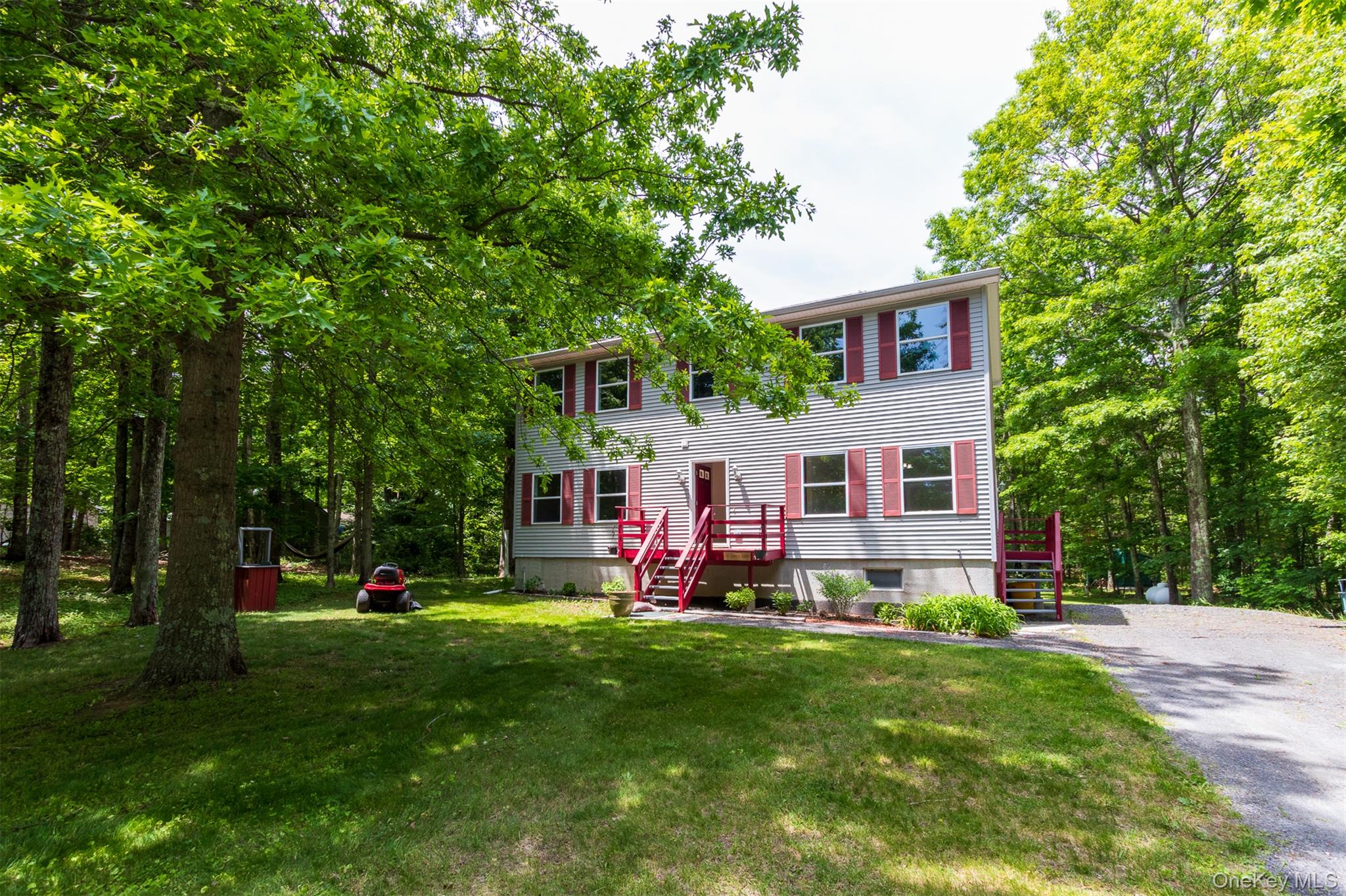 10 Lairds Court Property Photo 4