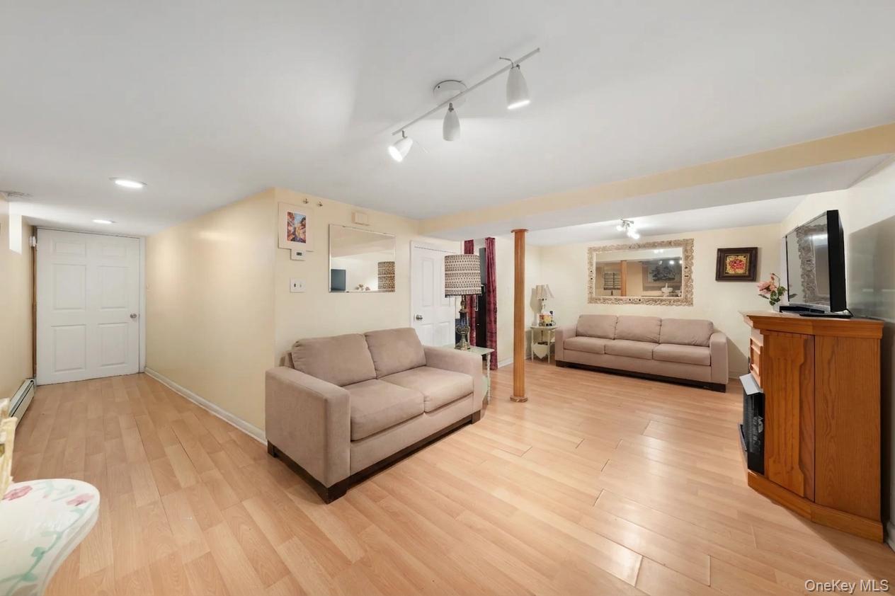 2910 Butler Street Property Photo 25