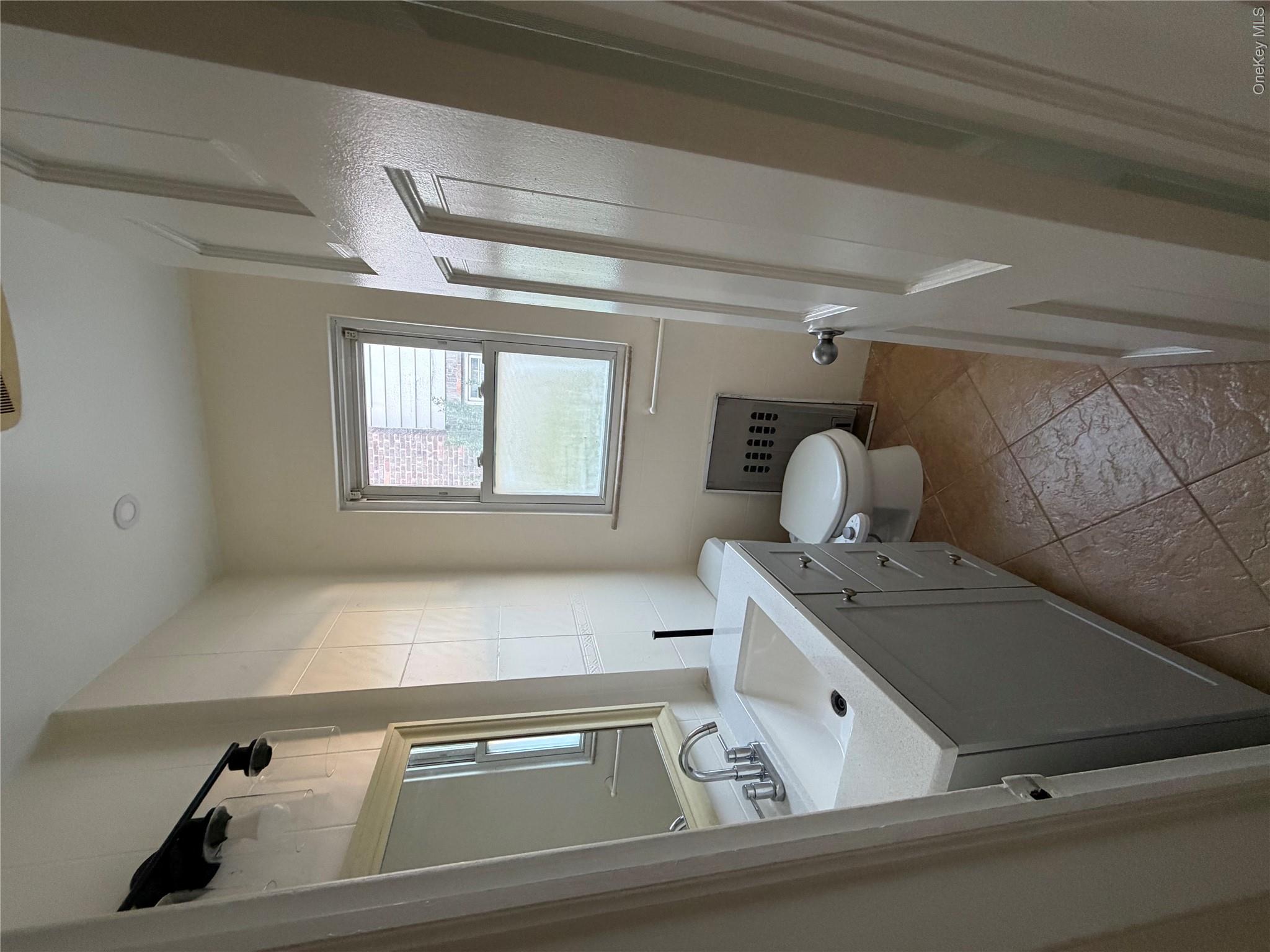 94 E Fenimore Street Property Photo 6