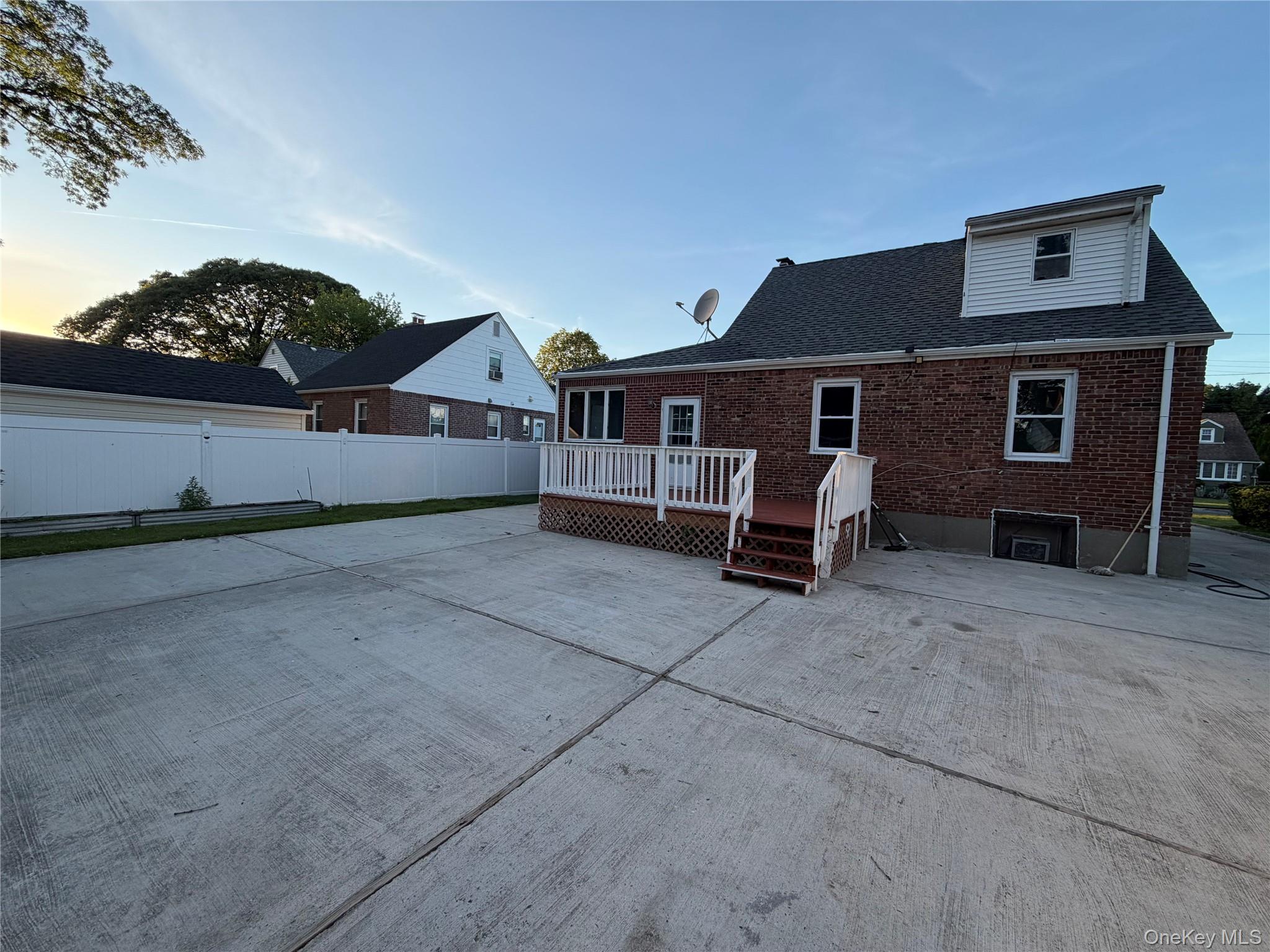 94 E Fenimore Street Property Photo 11