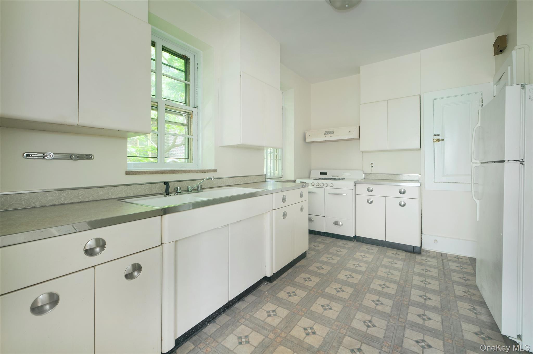 34-22 81 Street 42 Property Photo 5