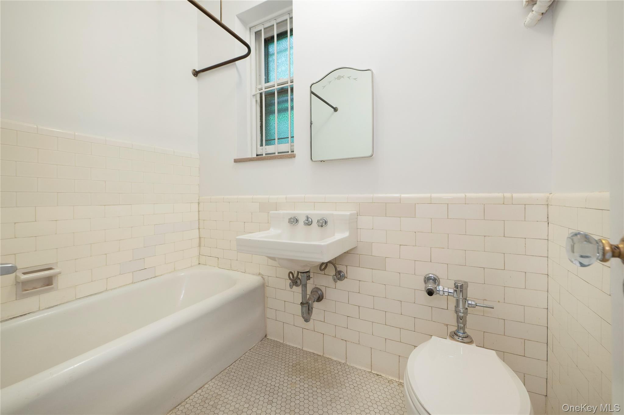 34-22 81 Street 42 Property Photo 8
