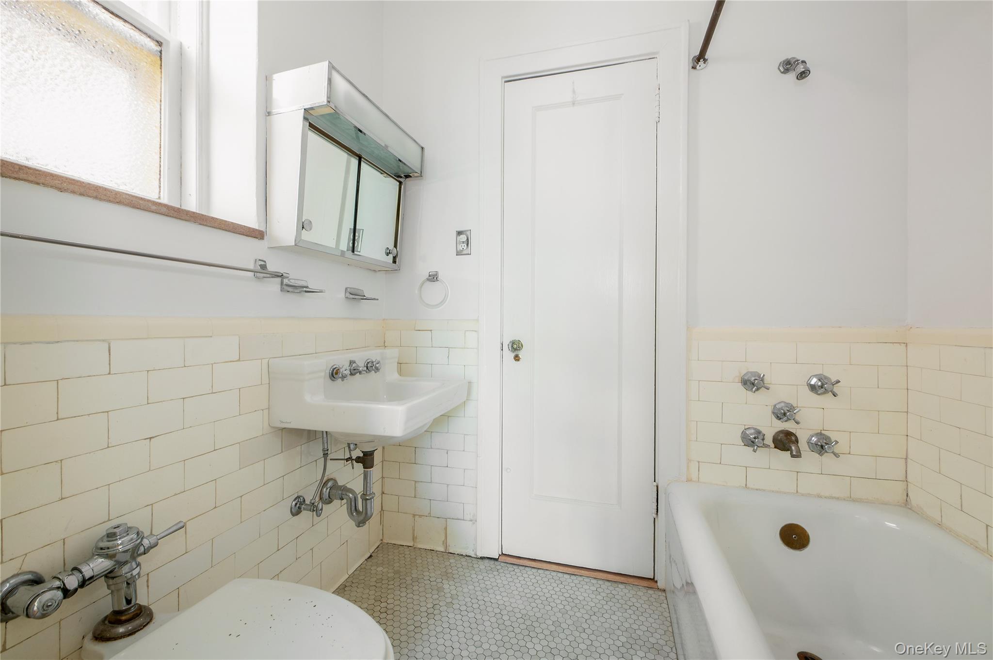 34-22 81 Street 42 Property Photo 11