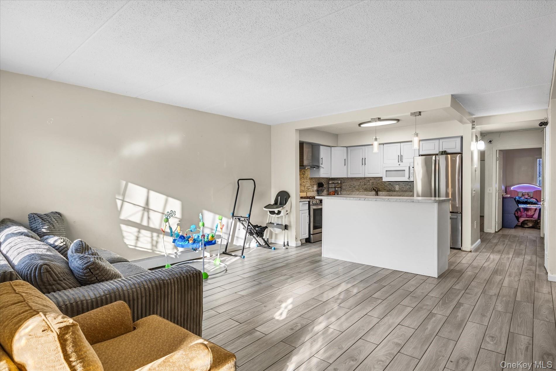 2058 Washington Avenue Property Photo 4