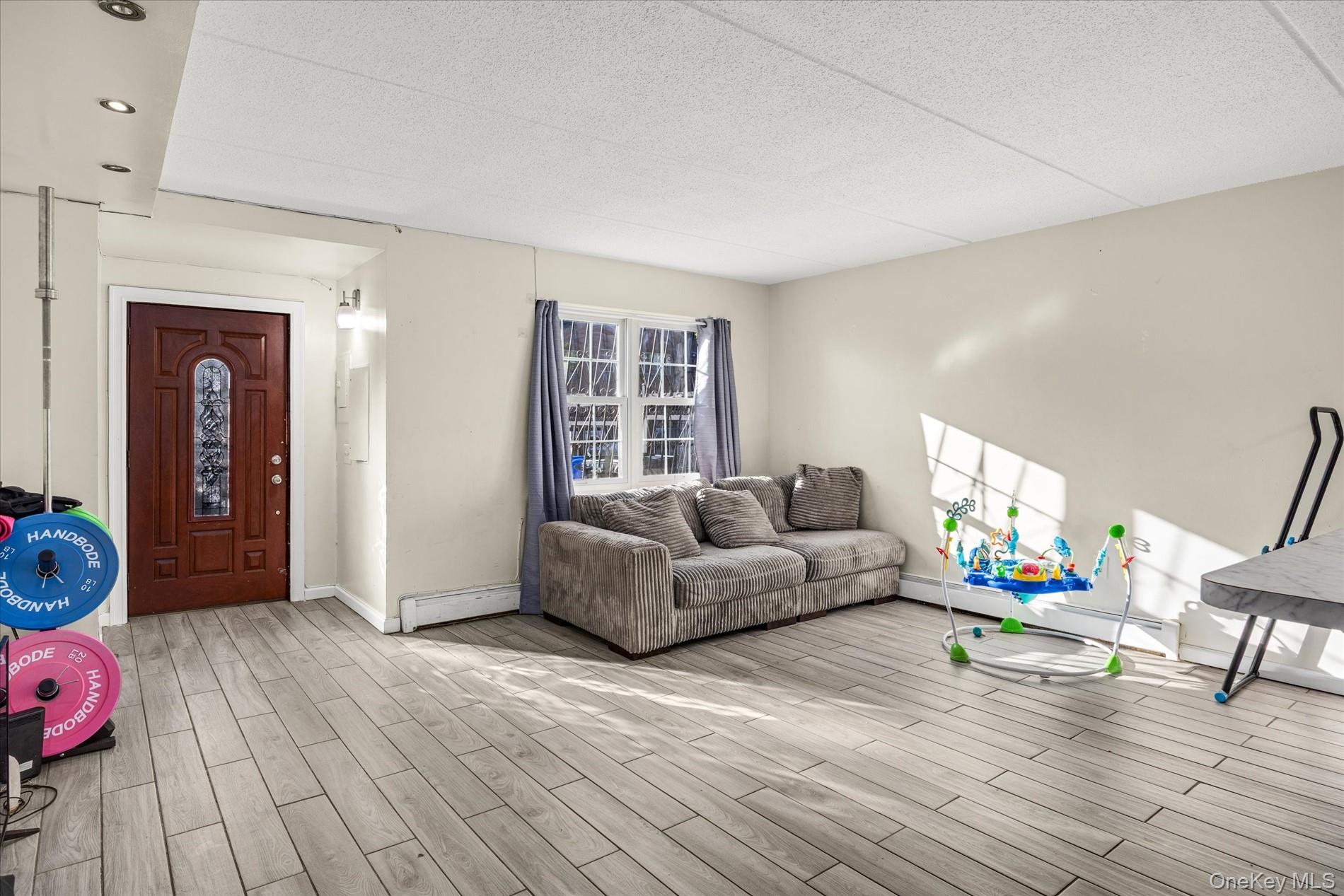 2058 Washington Avenue Property Photo 5
