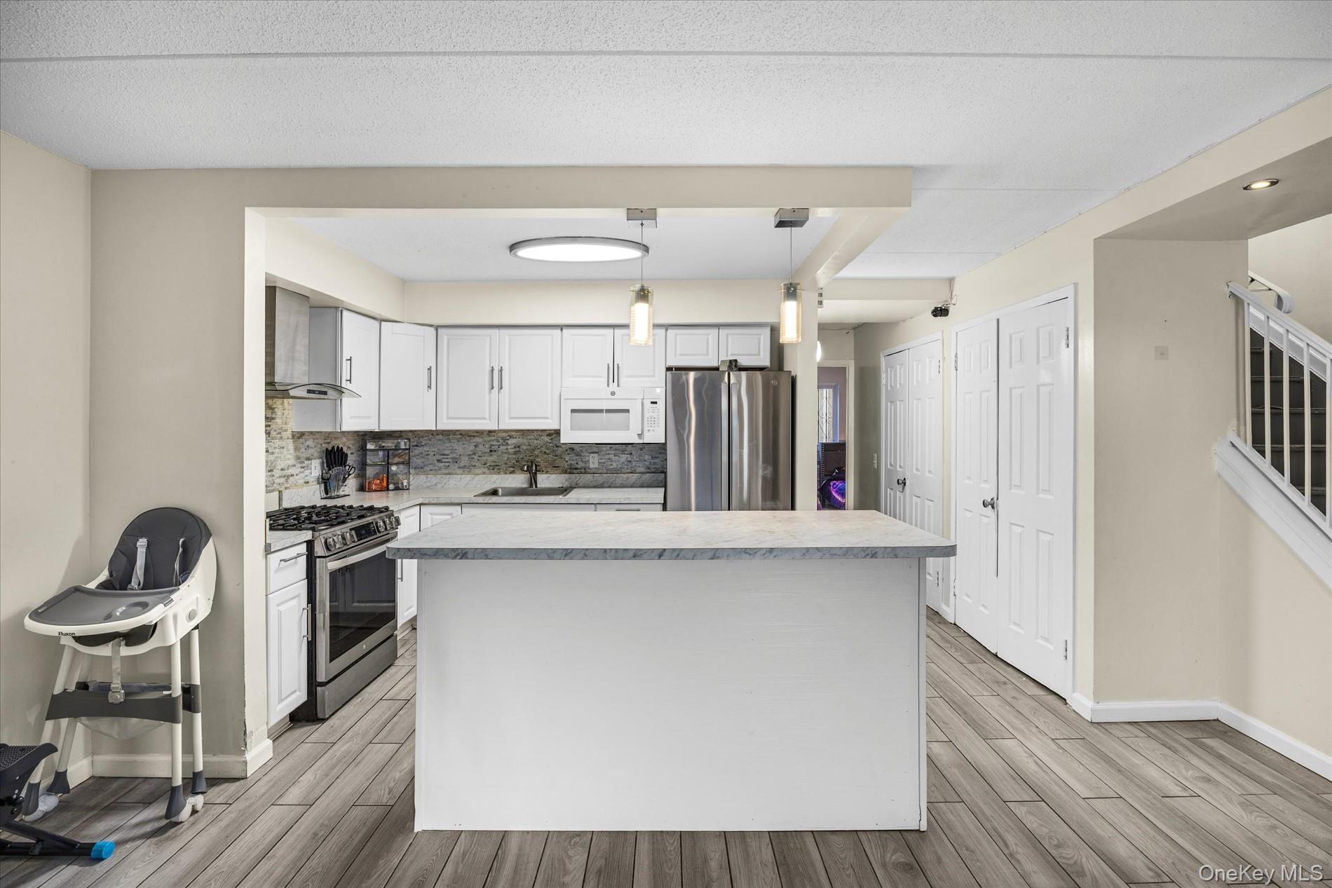 2058 Washington Avenue Property Photo 7
