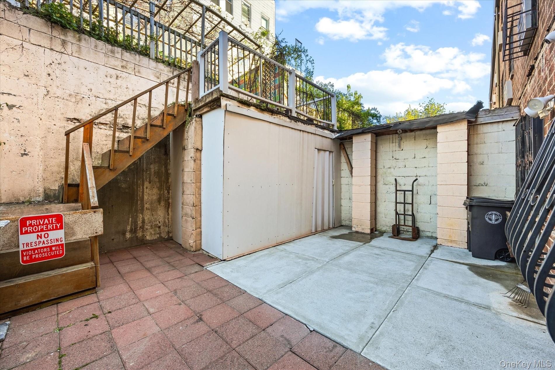 2058 Washington Avenue Property Photo 16