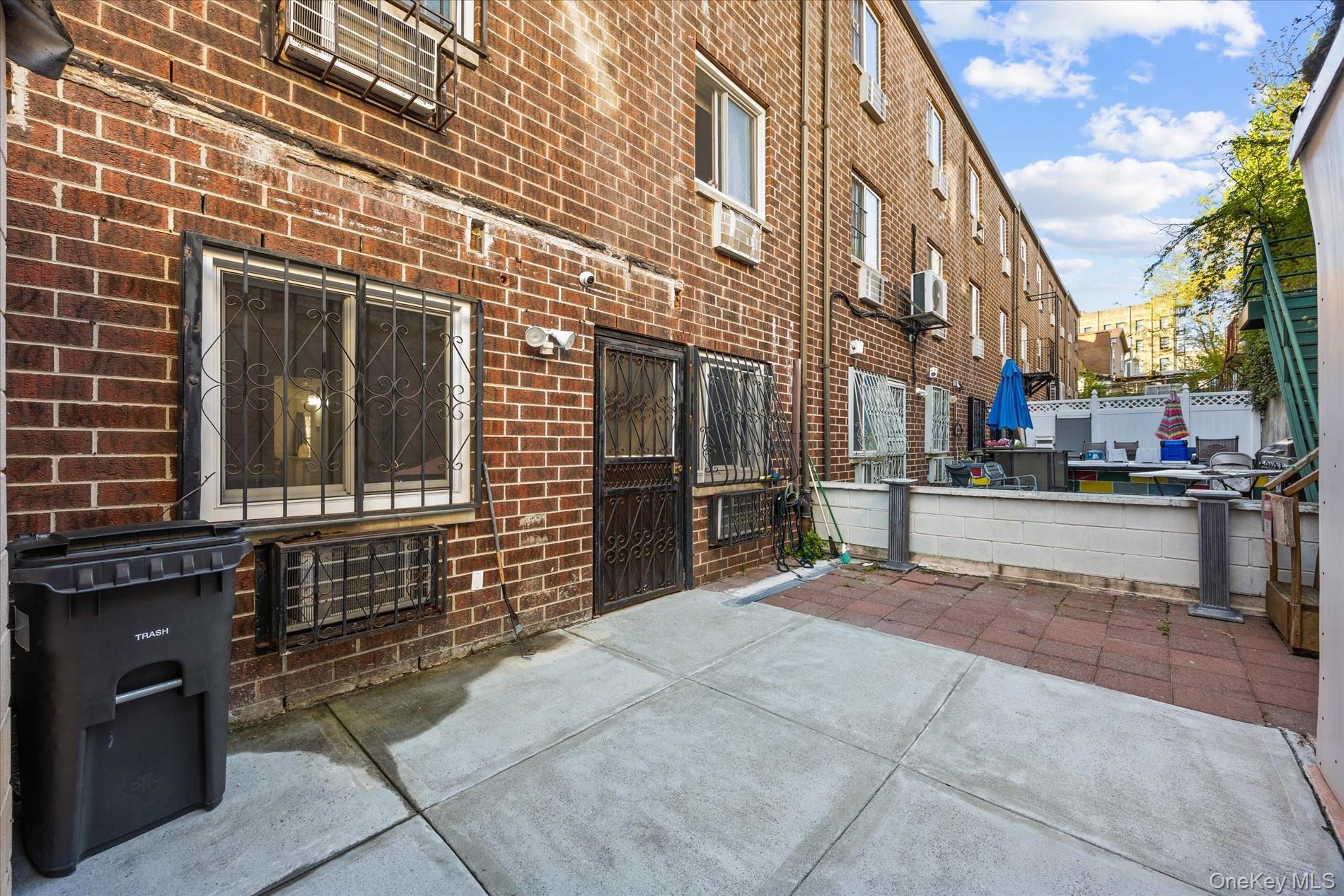 2058 Washington Avenue Property Photo 17