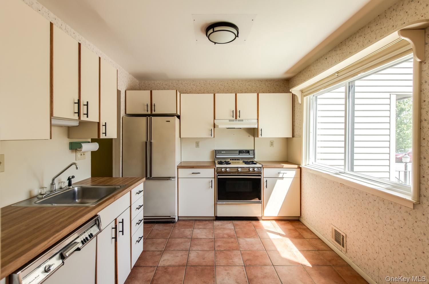 8 Knightsbridge C Property Photo 6
