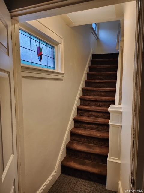 283 Houston Avenue 2nd Floor Property Photo 3