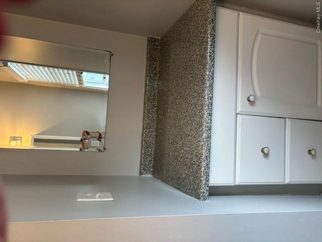 283 Houston Avenue 2nd Floor Property Photo 5