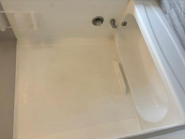 283 Houston Avenue 2nd Floor Property Photo 6