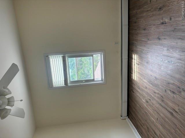 283 Houston Avenue 2nd Floor Property Photo 7