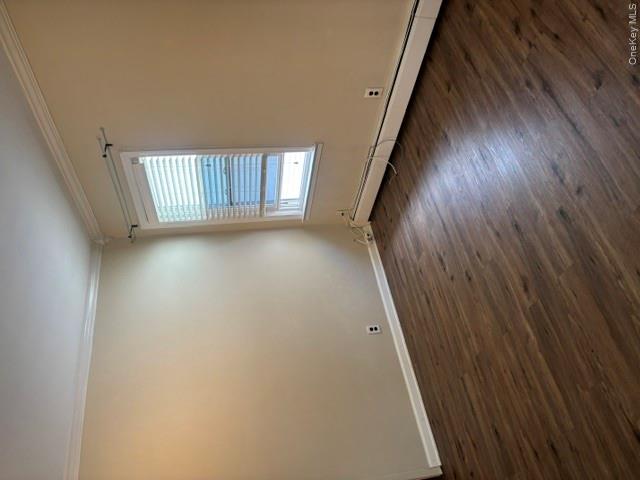 283 Houston Avenue 2nd Floor Property Photo 8