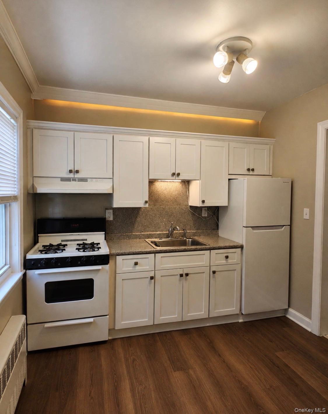 283 Houston Avenue 2nd Floor Property Photo 9