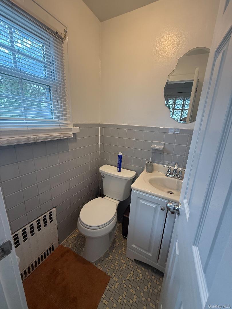 460 Carol Place Property Photo 7